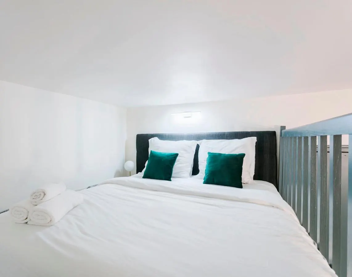 Paris Studio & La Madeleine - Cityapartmentstay 0*,  France