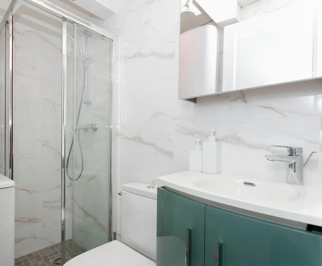 Paris Studio & La Madeleine - Cityapartmentstay 0*,  France